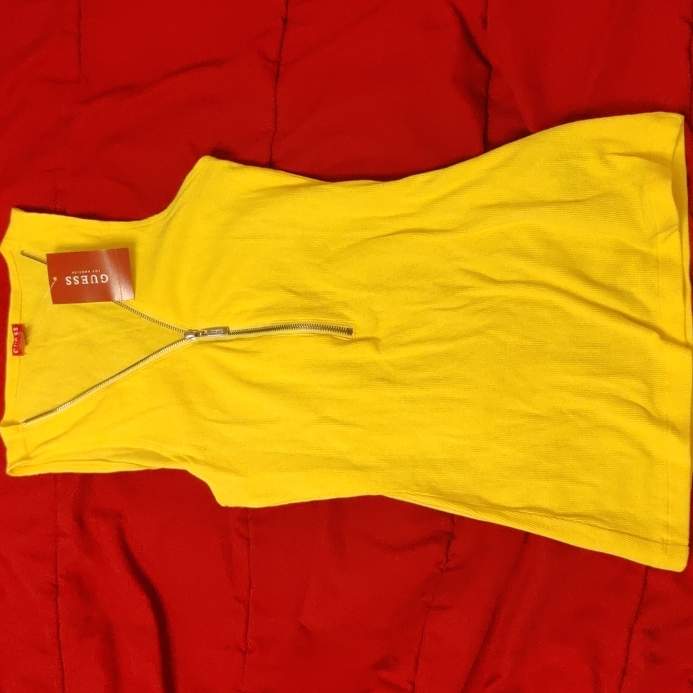 Guess zip-up v-neck YELLOW tank top - NWT - Size Small